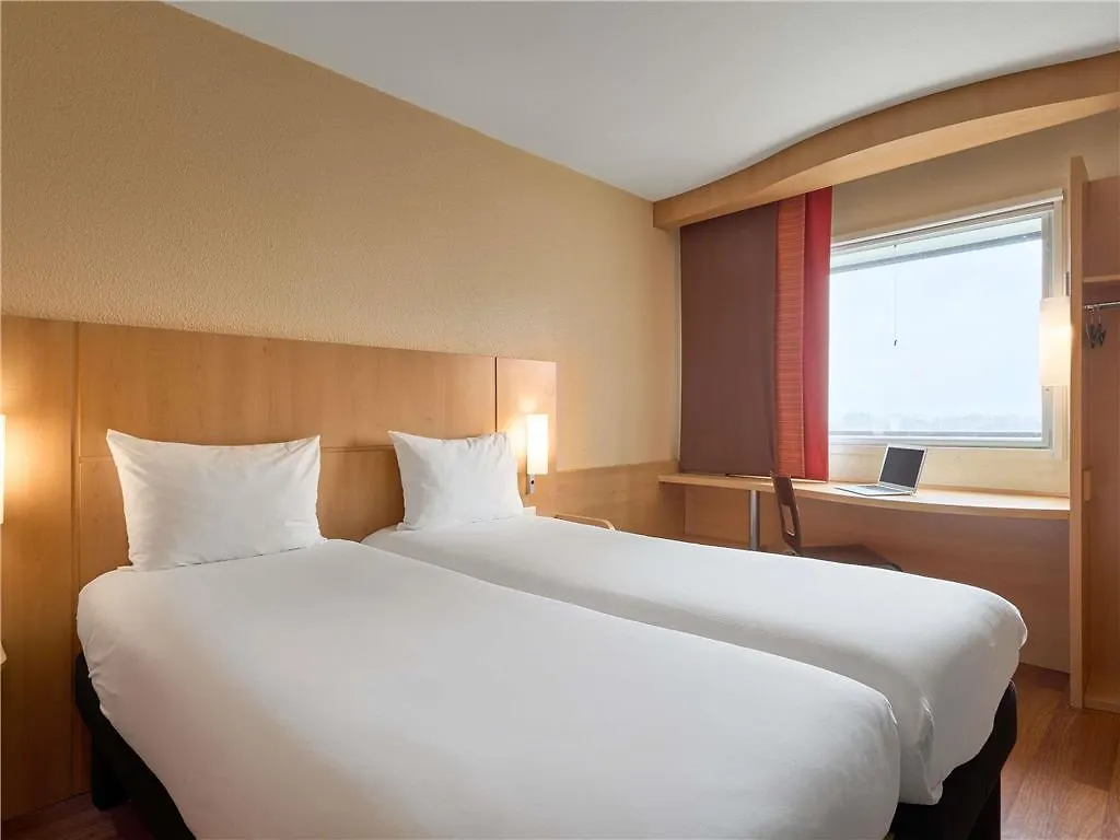 ***  Ibis Paris La Defense Esplanade Hotel Courbevoie France