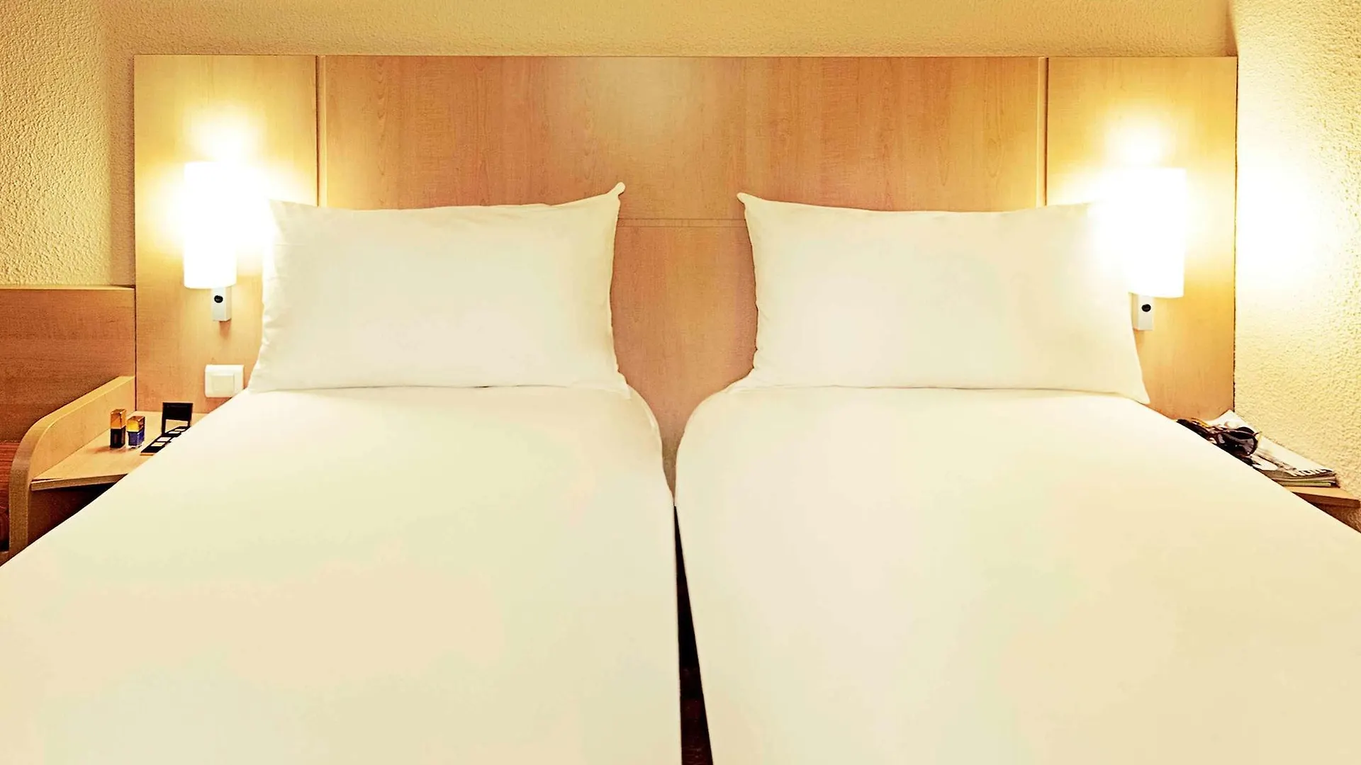 Hotel ibis Paris la Défense Esplanade Courbevoie 3*,  Francia
