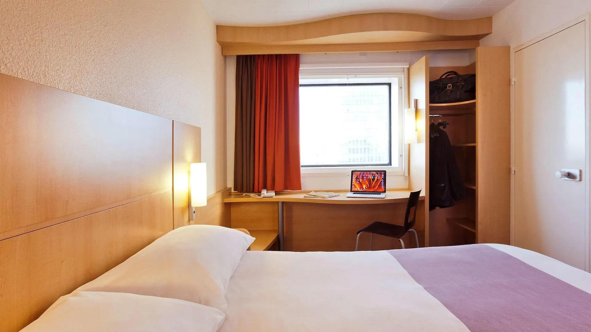 Hotel ibis Paris la Défense Esplanade Courbevoie