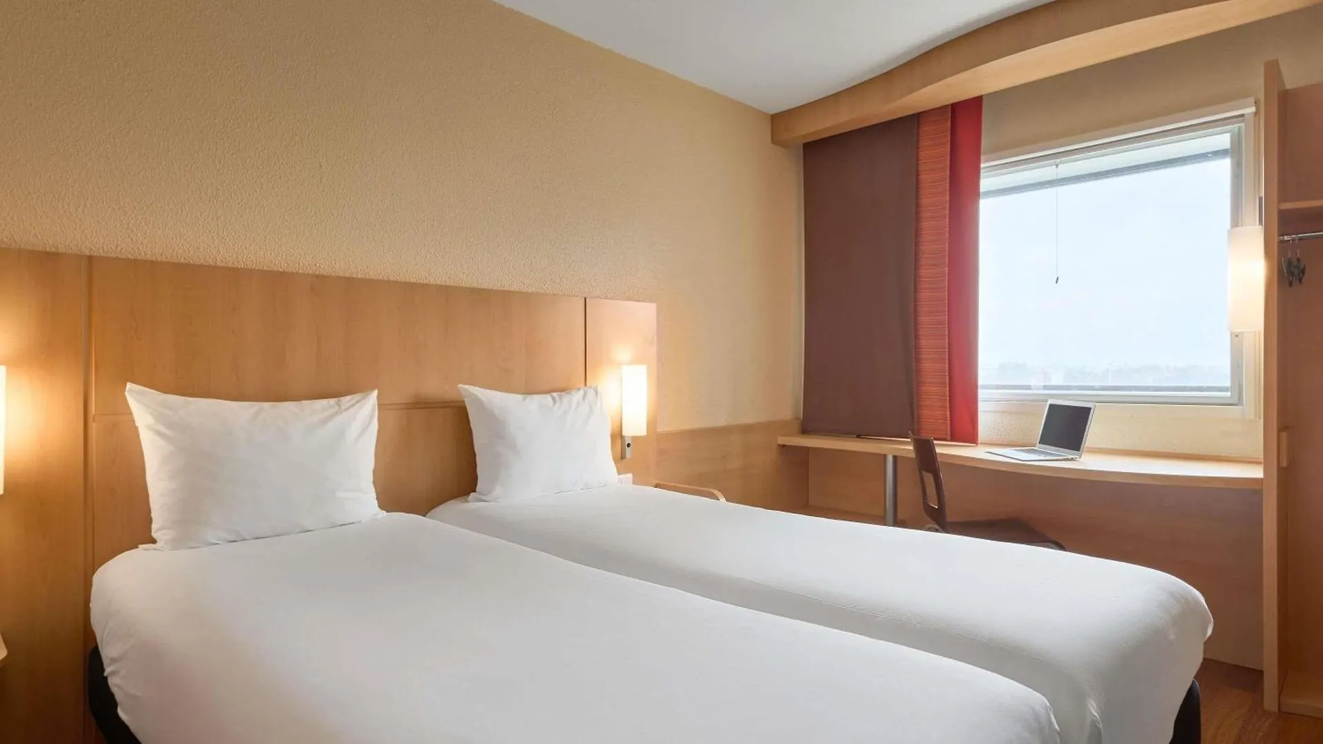Ibis Paris La Defense Esplanade Hotel Courbevoie
