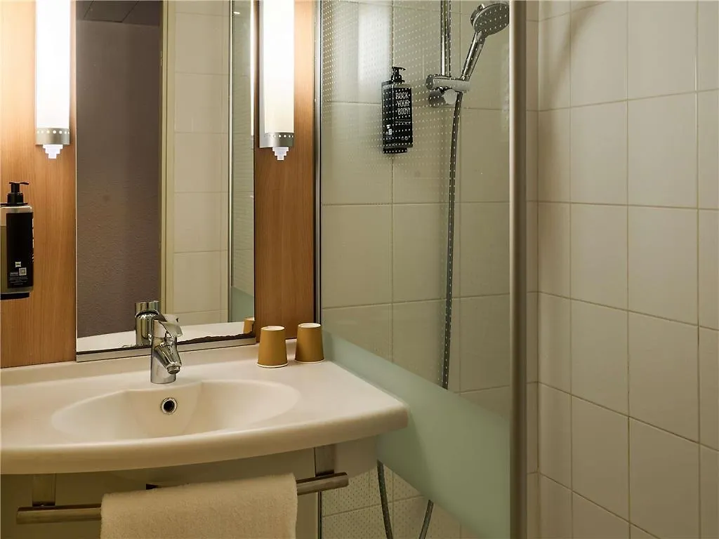 Ibis Paris La Defense Esplanade Hotel Courbevoie 3*,  France