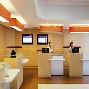 Hotel ibis Paris la Défense Esplanade Courbevoie Francia
