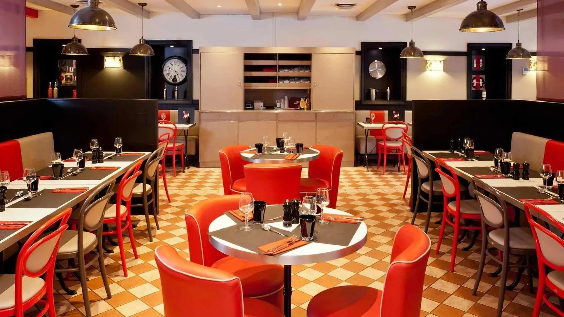Hotel ibis Paris la Défense Esplanade Courbevoie Francia