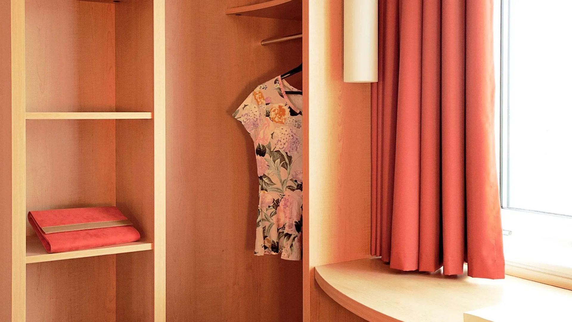 ***  Ibis Paris La Defense Esplanade Hotel Courbevoie France