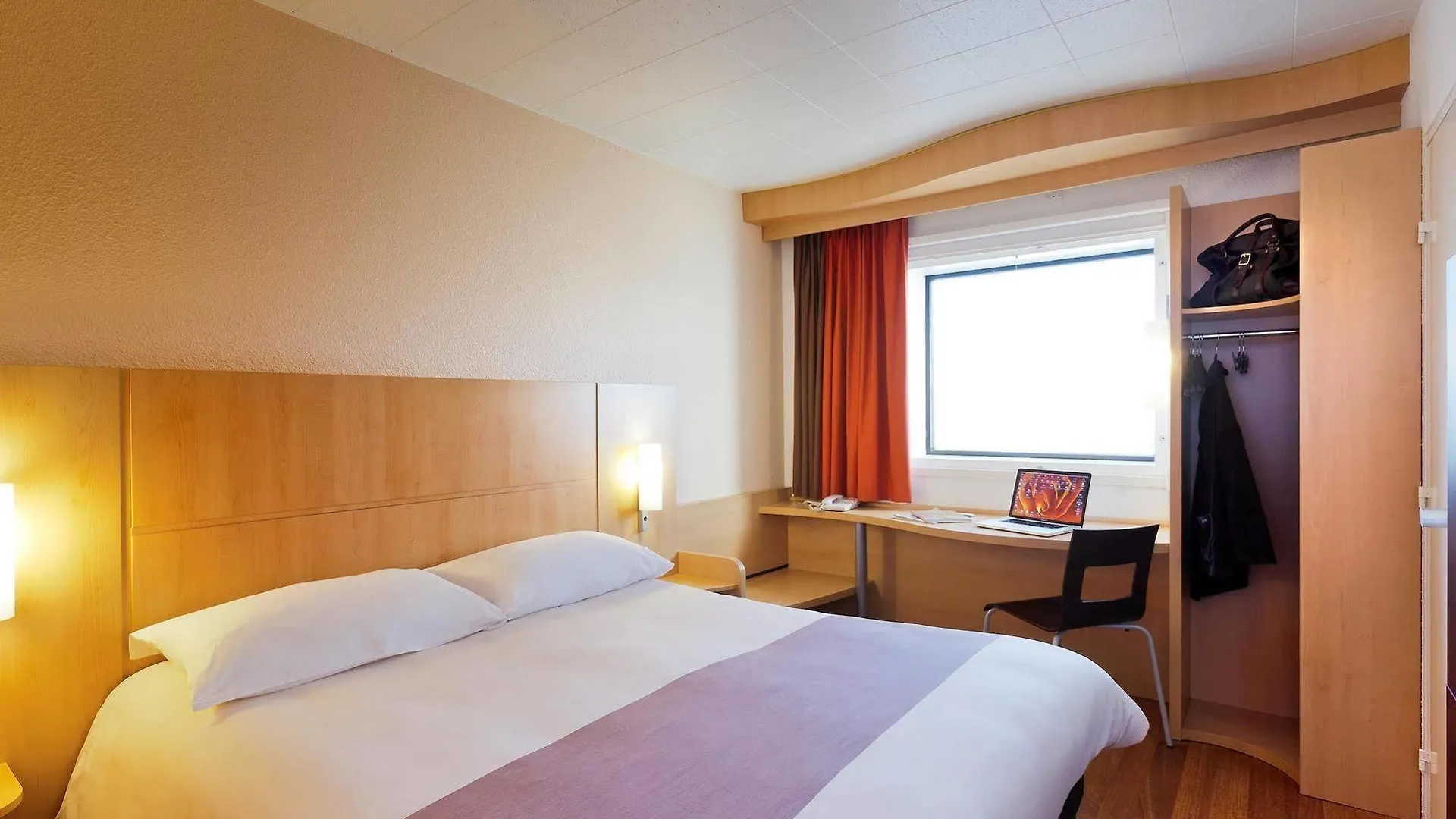 Ibis Paris La Defense Esplanade Hotel Courbevoie